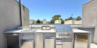 Furnished 3-BR/3-BA Townhouse w/ Giant Roof deck, 2-Car Garage, EV Hookup Gallery 40