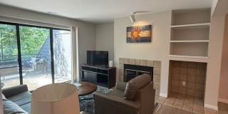 Short-mid term housing, furnished condo 2 bed/2 bath walking distance to Pearl St., CU and close to Hiking and Biking Gallery 19