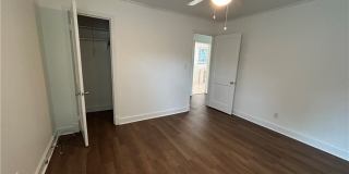 1506 E 50th Street Gallery 10