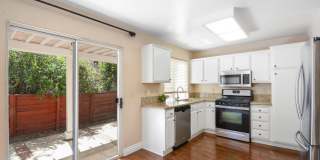 Modern 3BD 2.5BA Townhome with Vaulted Ceilings, Private Pergola Patio, and One-Car attached Garage Gallery 4