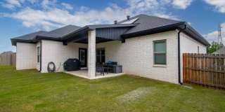Fabulous Home in Miller's Glenn Gallery 23