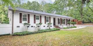 Beautiful South Charlotte Ranch with Huge Screened Porch & Fenced Yard Gallery 1