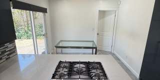 Beautiful One Level, 3 Bedroom, 3 Bathroom Tarzana Pool Home for Lease! Gallery 17