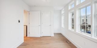 699 GIDDINGS Avenue Gallery 13