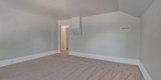 581 Mt. Vernon St Gallery 5