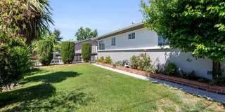 982 Rose Avenue Gallery 1