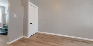 Cozy Modern Updated 3 Bedroom Townhome w/ Stainless Steel Gallery 10