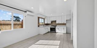 Charming 4BR Duplex in San Diego Gallery 32