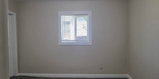 SPACIOUS, BRIGHT 2 BEDROOM - LARGE YARD Gallery 21