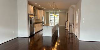 Gorgeous 4-Bed 3.5-Bath Townhouse next to Ft Meade Gallery 11