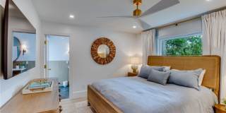 700 Holly Road Gallery 24