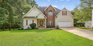 Spacious 5BR Home with Bonus Room & Private Backyard in Stockbridge Gallery 1