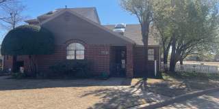 Ask about our flexible terms and Move-in Specials! Welcome to Lyndale Senior Community! 55 and better in Edmond!! 2 bed flex floorplan with office, bright natural light throughout, 2 car garage, fireplace, beautiful grounds, shady walks and room to ro Gallery 1