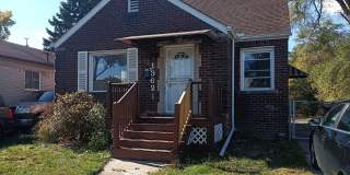 Charming 3 Bedroom Bungalow Gallery 1