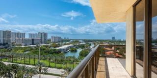 16275 Collins Avenue Gallery 21
