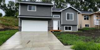 4 Bed 2 Bath  Split Foyer Home for Rent in Sioux Falls, SD 1825 E Tracy Ln, Sioux Falls, SD 57103 $1,900/month Gallery 1