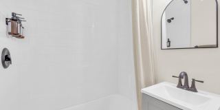 Fully Furnished Sunnyside Townhome | All-Inclusive | Flexible Stays Gallery 22