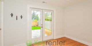 Stylish Four Bedroom Home with Hardwood Floors and Outdoor Space Gallery 11