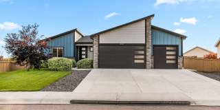 Beautiful 5 Bedroom Home | Finished Basement | Next to Community Pool | Oversized Lot Gallery 1