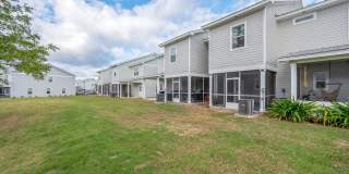 Spacious 3 Bedroom Townhouse with Community Pool! Gallery 35