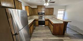 1003 E Oakland St Gallery 1