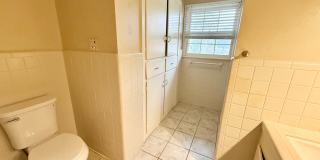 3-bed/2-bath with two living spaces! Gallery 17