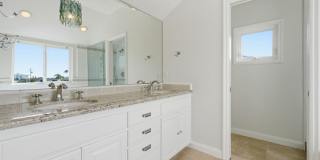 Premier Location in Corona Del Mar for 12-Month Lease Gallery 20