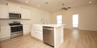 * MOVE IN SPECIAL *Newer Townhome in Destin Gallery 8