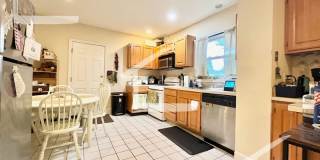 Charming Unit in Brookline Gallery 4