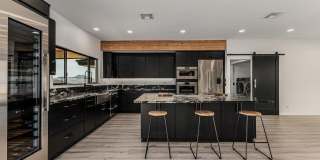 6111 E Victoria Drive Gallery 12