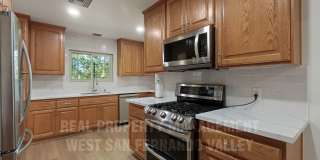 Stunning 3bd Home with Private Outdoor Oasis Gallery 17