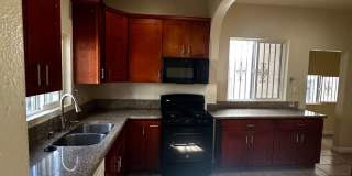 Welcome to 750 E 40th Pl Gallery 6