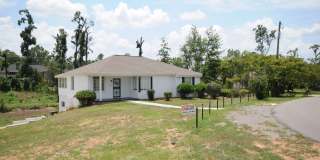 16 Windsor Dr- 4 bed 2 bath with BONUS ROOM Gallery 1