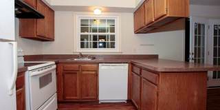 Fantastic 3br End-Unit Town Home in highly sought Silver Spring Neighborhood - Ready mid-June Gallery 6