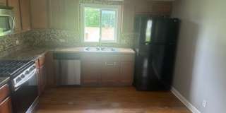 Available Now – 3 Bd, 1 Ba Available Now – 3 Bd, 1 Ba Gallery 7