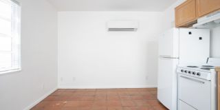 140 E. Tamarisk Road Gallery 10