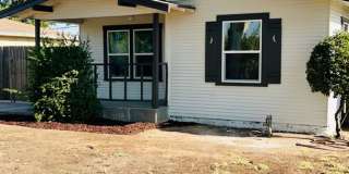 Charming 2 bed 1 bath near tower district Gallery 4