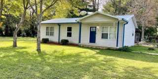 Cozy 3 Bedroom/2 Bath Home with large yard and covered back patio! Gallery 1