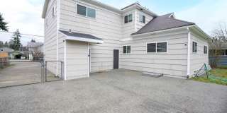Remodeled 2BR w/ Garage, Fenced Yard  Stainless Steel Appliances Gallery 1
