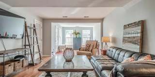 Beautiful & Comfortable 3 Bed 4 Bath End Unit Gallery 3