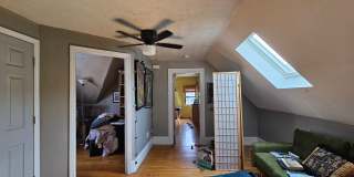 1.5 Bed Spacious Top-Floor Allston apt! Gallery 13