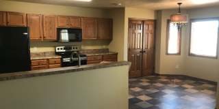 Beautiful West Side 3 Bed/2.5 Bath Townhome! Gallery 8