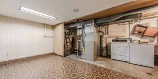 2531 W Howard Street Gallery 23