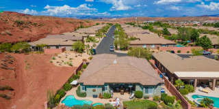 Beautiful 5 Bedroom Home- One Level and Private Pool Gallery 56