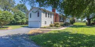 Gorgeous, fully remodeled 5 bed 3 bath centrally located in Great Falls Gallery 25