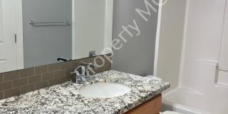 A beautiful 3 bedrooms and 2.5 bathrooms townhouse located in Milwaukie city. Gallery 16