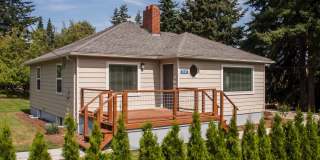 Spacious 7 Bedroom House! Sehome Neighborhood Gallery 1