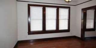 Historic 2 BR Bulgalow with Loft Gallery 9