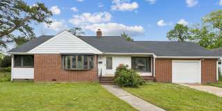 Single-Level 3 Bedroom Rental Near Downtown Hampton Gallery 1