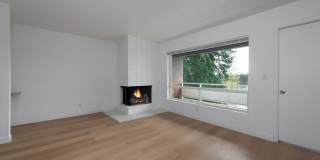 Top Floor 2bed/1bath Unit with New Flooring in Redmond! Top Floor 2bed/1bath Unit with New Flooring in Redmond! Gallery 1